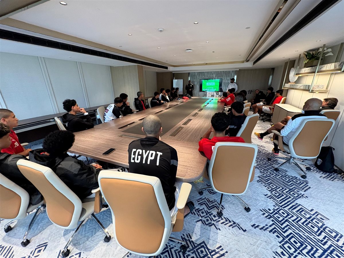 محاضرة للاعبي منتخب الناشئين (1)