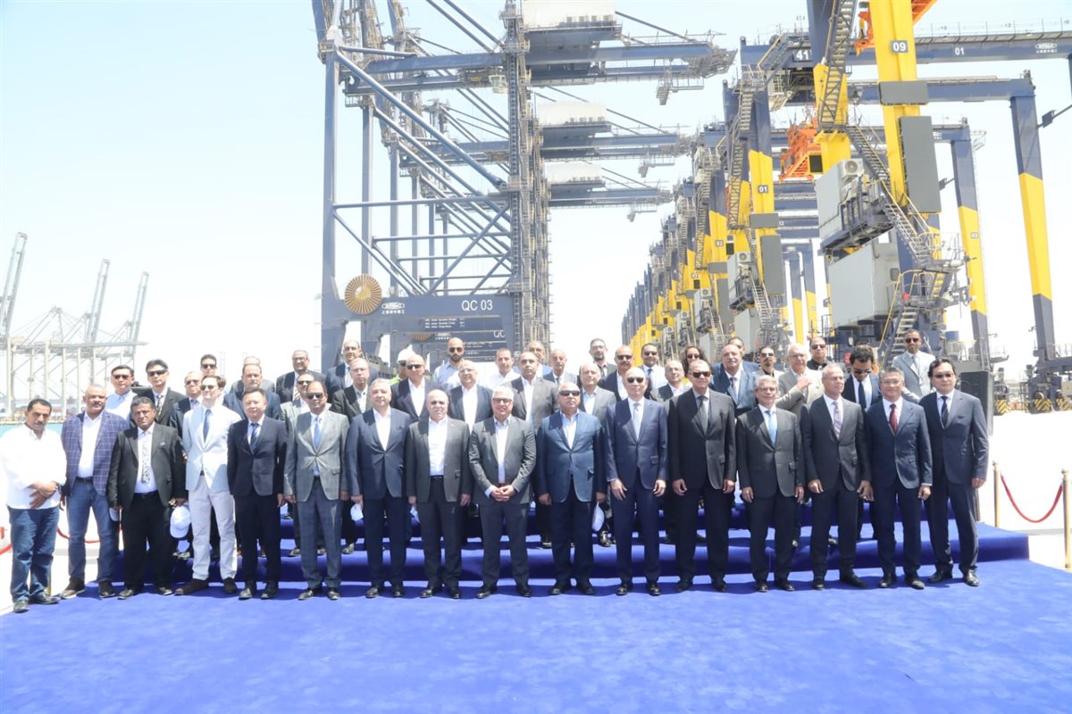 جانب من جولة الوزير في ميناء السخنة 