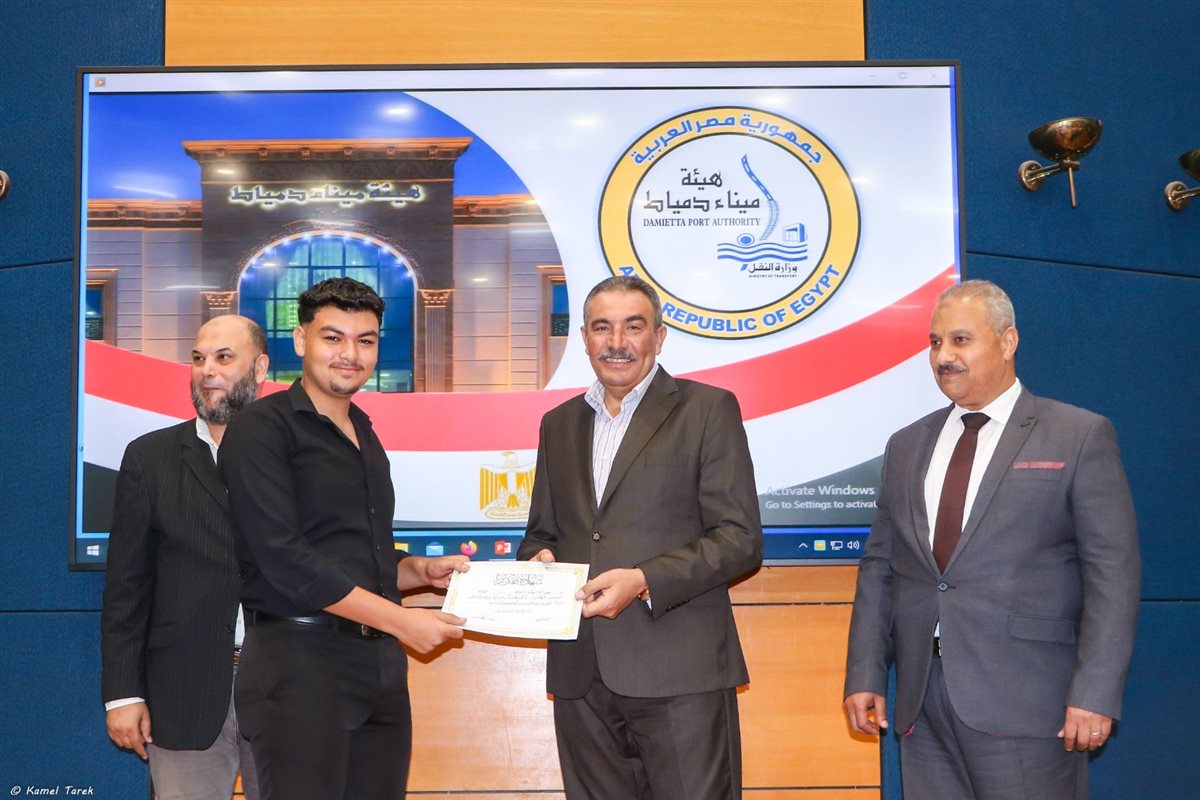 جانب من حفل ختام برنامج التدريب الصيفي للدفعة الثانية من طلاب وطالبات الجامعات والمعاهد بميناء دمياط