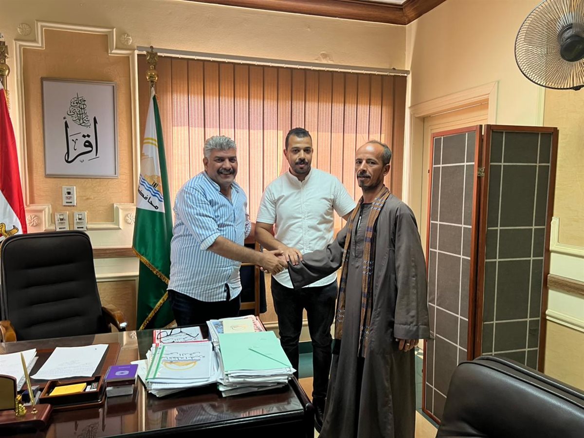 لقاء رئيس الحي بالبائع ومحرر القاهرة 24