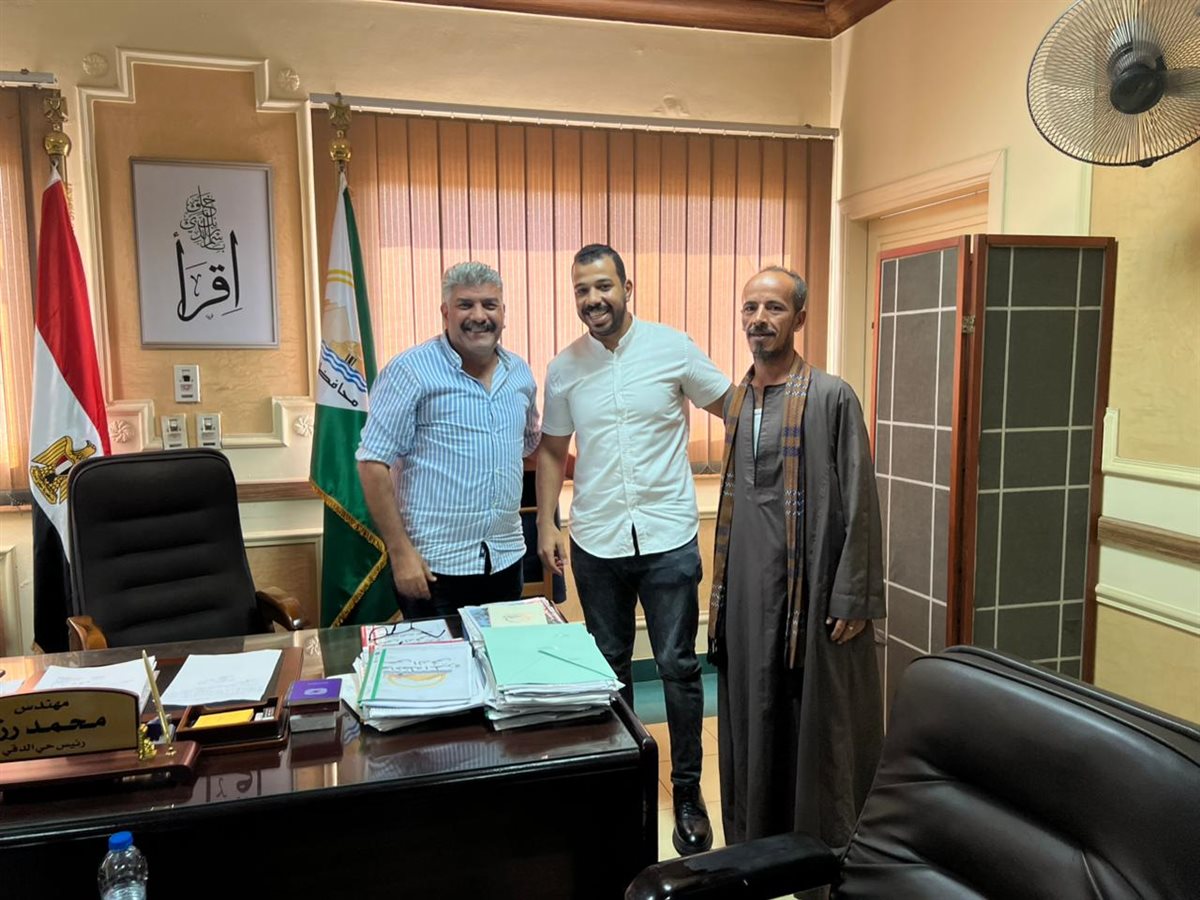 لقاء رئيس الحي بالبائع ومحرر القاهرة 24