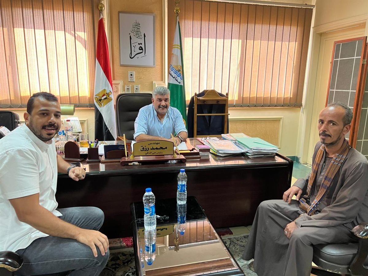 لقاء رئيس الحي بالبائع ومحرر القاهرة 24