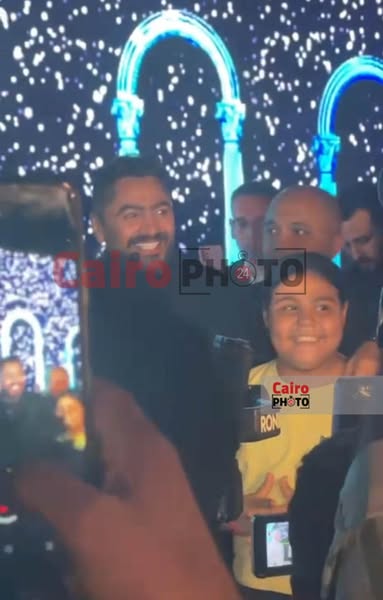 حقق حلمها.. تامر حسني رفقة هايدي بطلة تريند الشيبسي