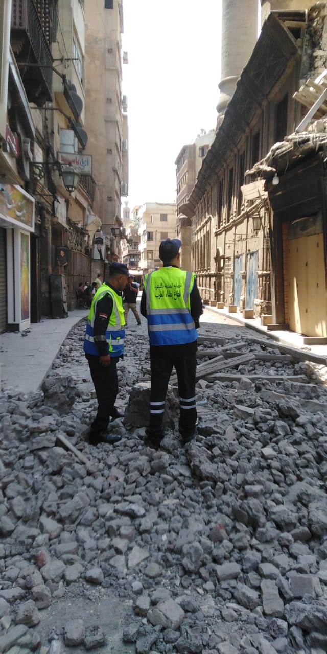  انهيار جزئي لعقار قديم خالٍ 