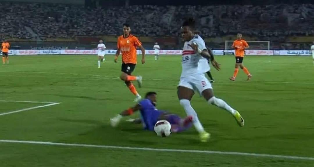 <strong>لقطة شيكو بانزا من مباراة الزمالك وفاركو </strong>