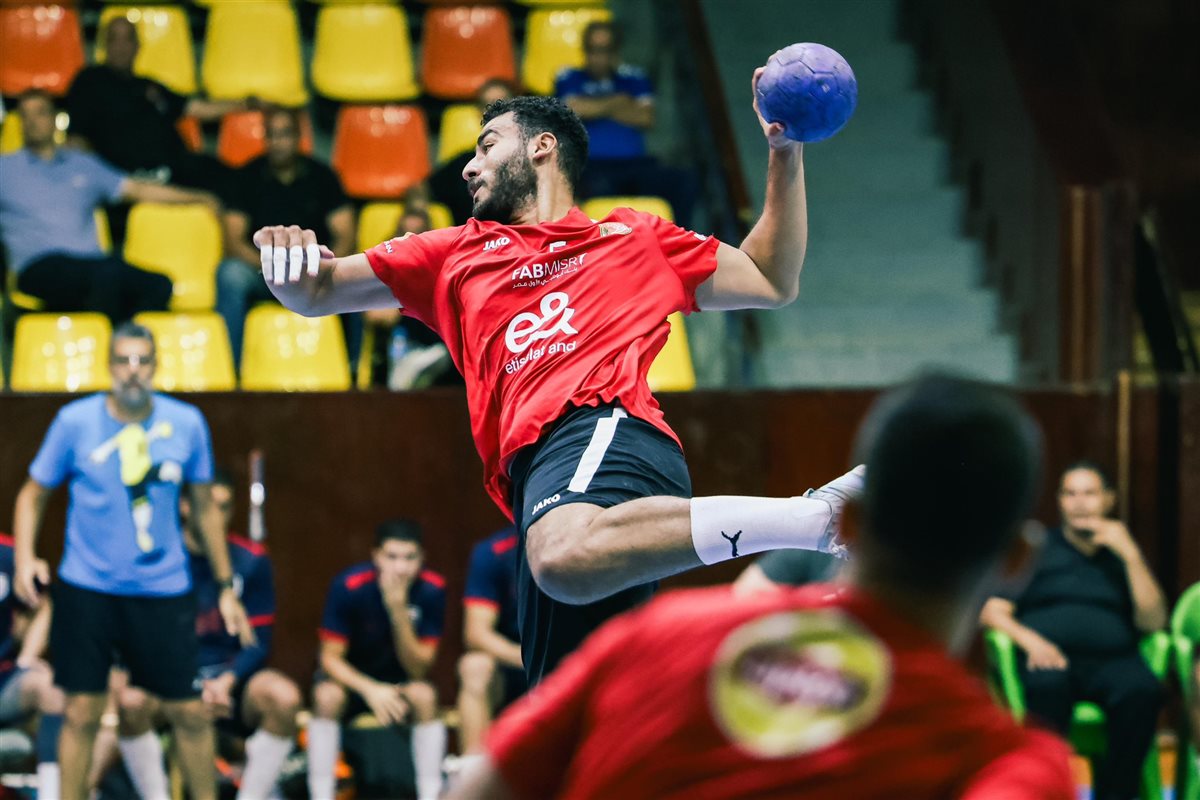 <strong>مباراة الأهلي والزهور في الدوري</strong>