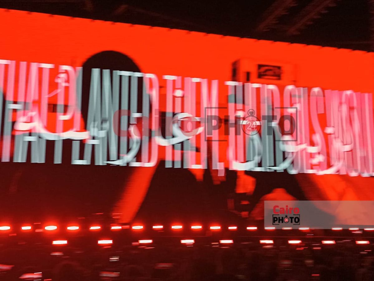 <strong>فرقة كايروكي تعرض صور لشهداء غزة في حفلها بمهرجان العلمين</strong>