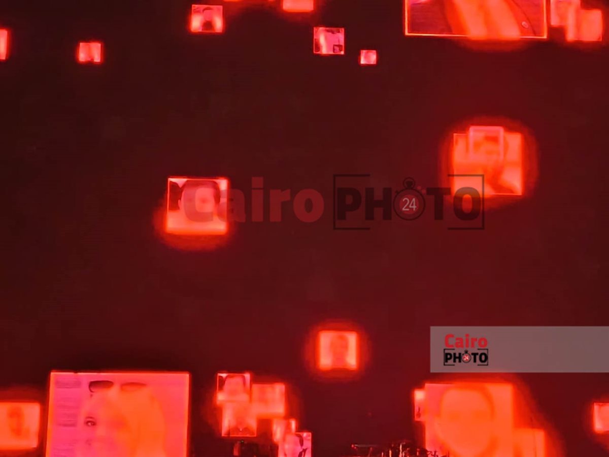 <strong>فرقة كايروكي تعرض صور لشهداء غزة في حفلها بمهرجان العلمين</strong>