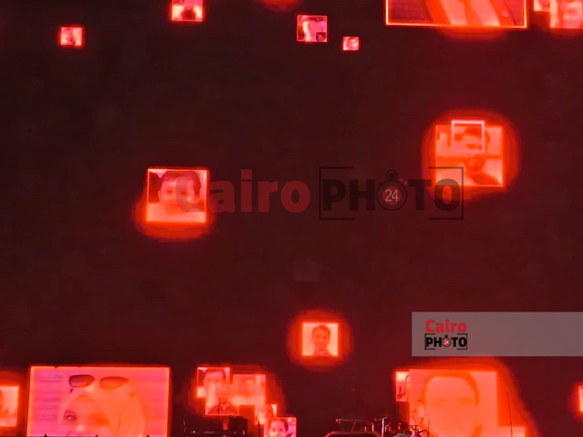 <strong>فرقة كايروكي تعرض صور لشهداء غزة في حفلها بمهرجان العلمين</strong>