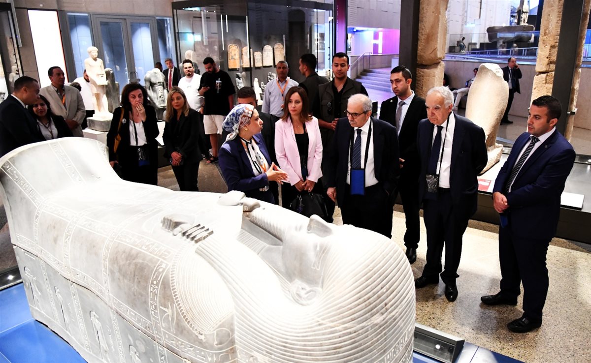 رئيس الوزراء اللبناني يزور المتحف المصري الكبير