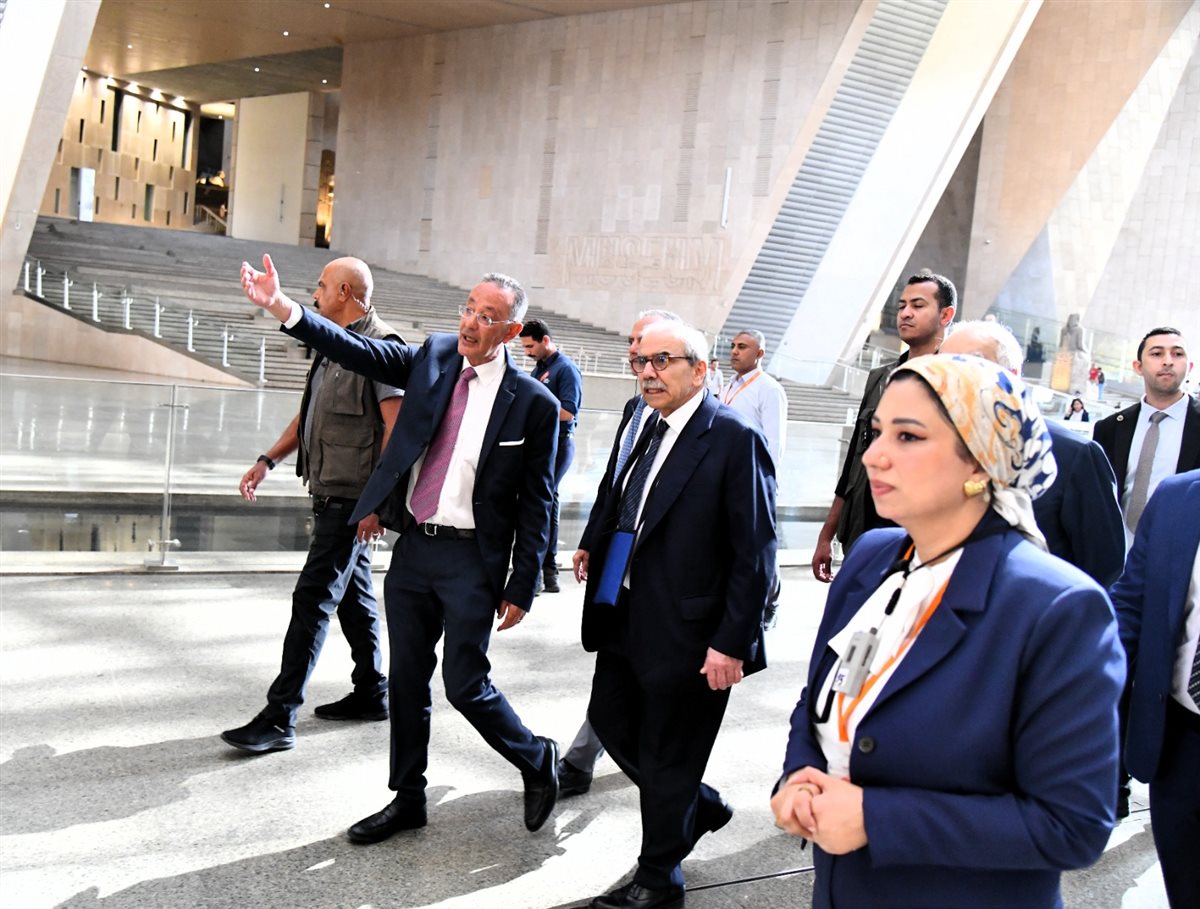 رئيس الوزراء اللبناني يزور المتحف المصري الكبير