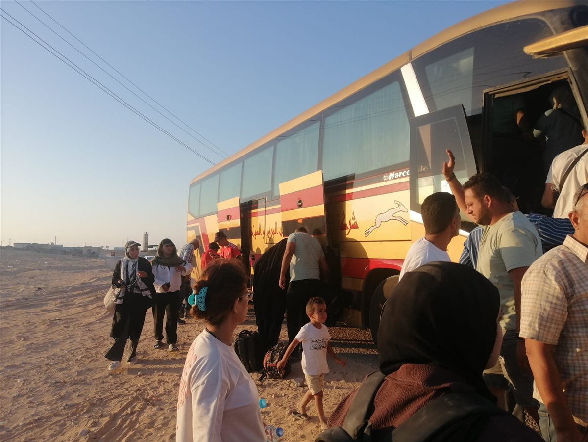 نقل ركاب القطار المتعطل