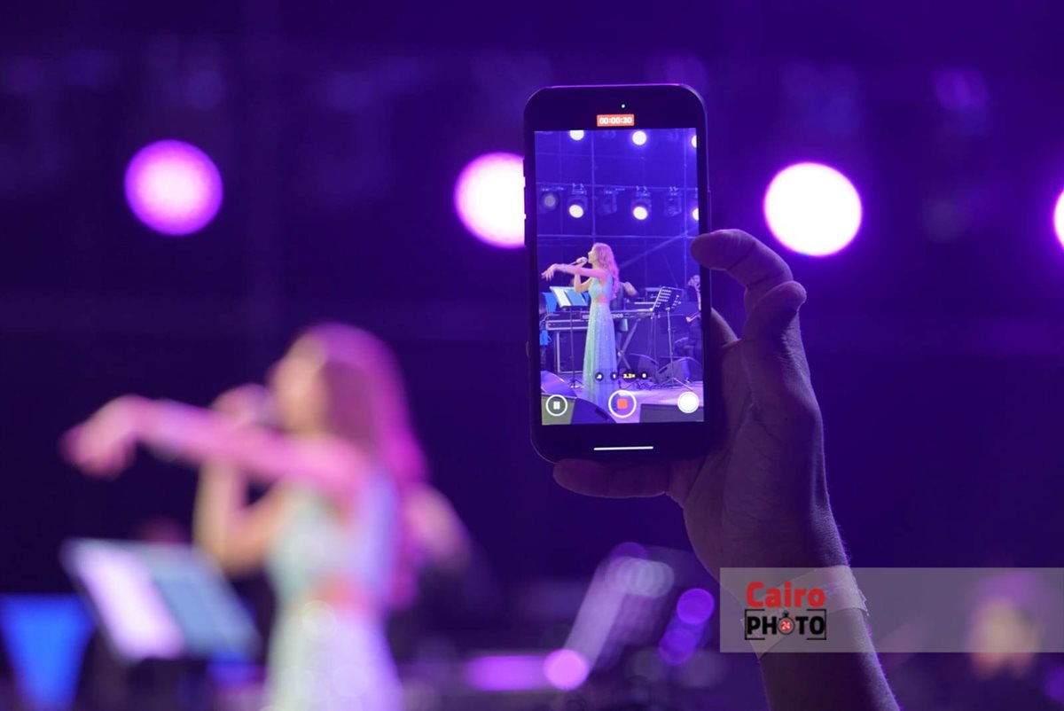 وسط تفاعل كبير من الجمهور.. النجمة نانسي عجرم تشعل أجواء حفلها بمهرجان مراسي 