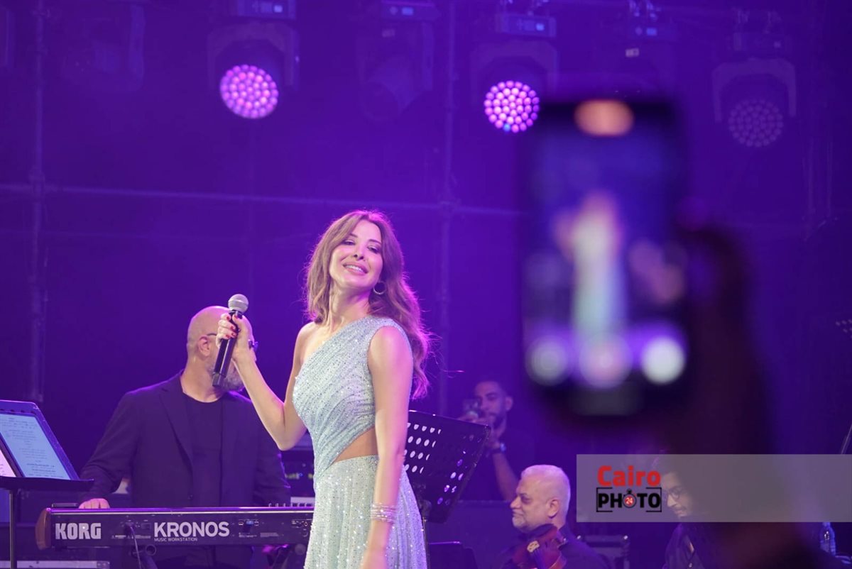 وسط تفاعل كبير من الجمهور.. النجمة نانسي عجرم تشعل أجواء حفلها بمهرجان مراسي 