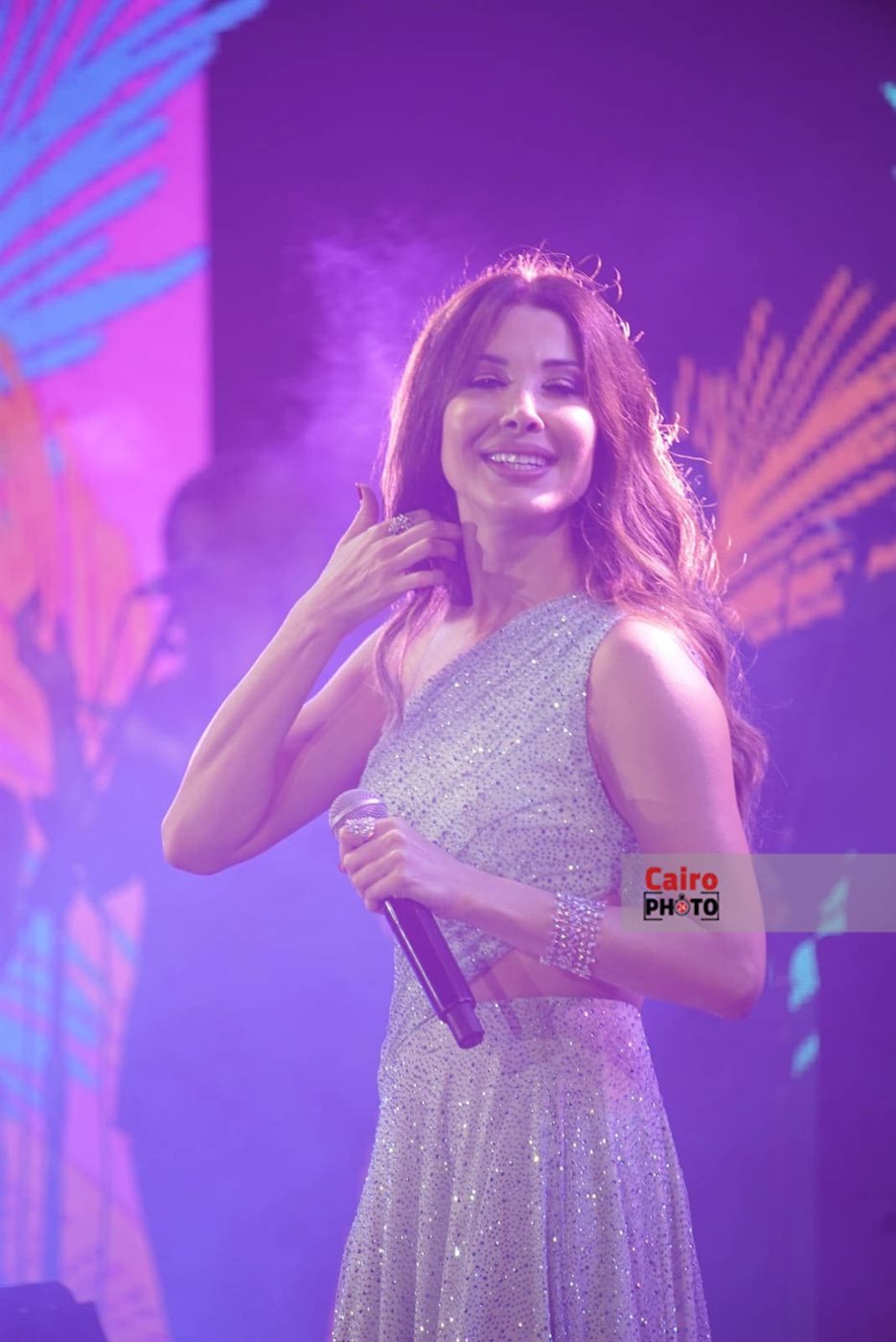 وسط تفاعل كبير من الجمهور.. النجمة نانسي عجرم تشعل أجواء حفلها بمهرجان مراسي 