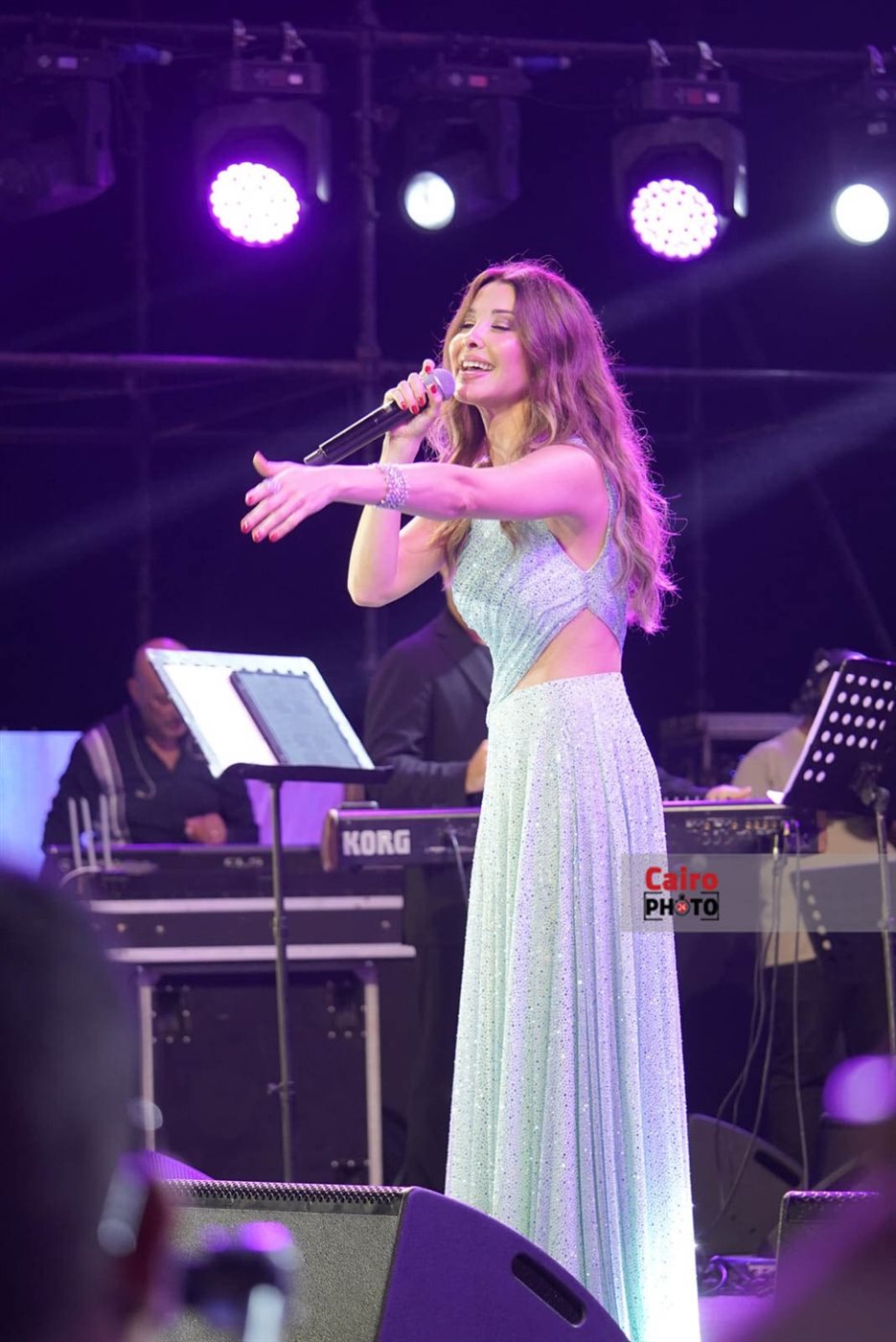 وسط تفاعل كبير من الجمهور.. النجمة نانسي عجرم تشعل أجواء حفلها بمهرجان مراسي 