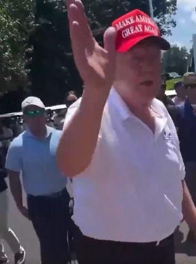  ترامب يظهر علنًا 