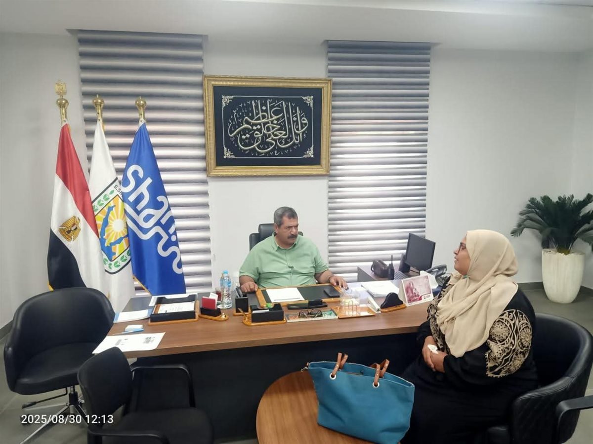 اللواء نادر علام رئيس مدينة شرم الشيخ يستقبل المواطنين لبحث مطالبهم 