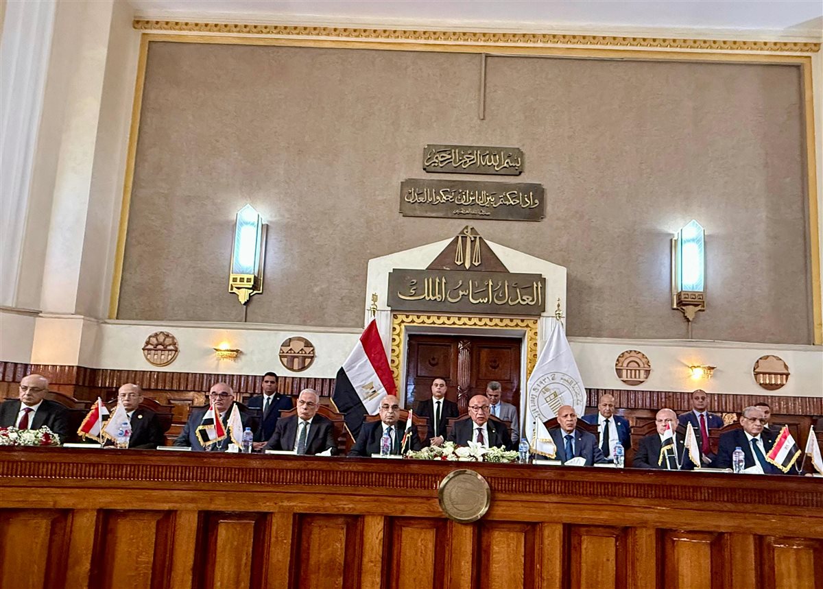 <strong>أعضاء النيابة الإدارية يؤدون اليمين القانوني أمام وزير العدل والنائب العام والمجلس الأعلى للقضاء</strong>