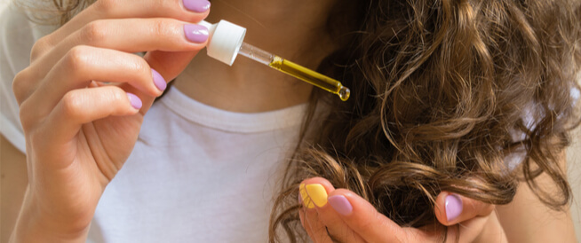 أفضل زيت لمنع تساقط الشعر وتكثيفه