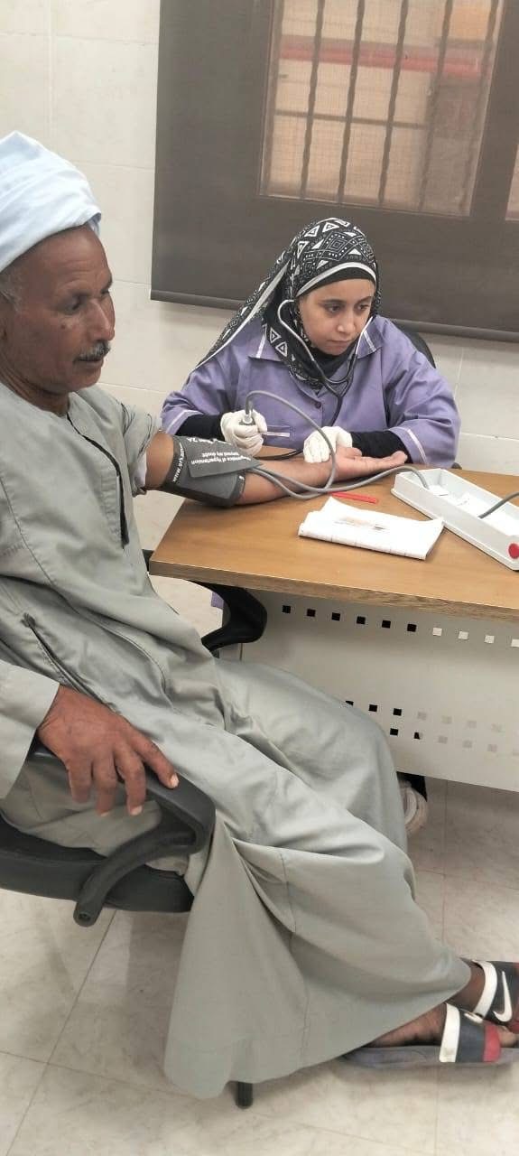 قوافل طبية مجانيةً بالأقصر 