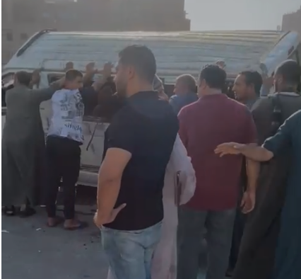  تصادم سيارة ميكروباص بالرصيف أعلي الطريق الدائري اتجاه المريوطية