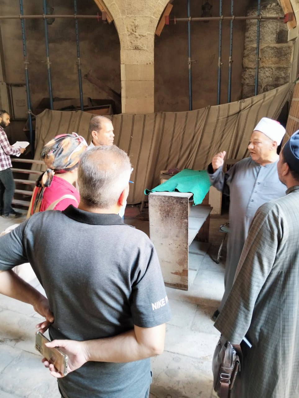 لجنة مشتركة لإزالة المتعلقات غير الأثرية من المساجد