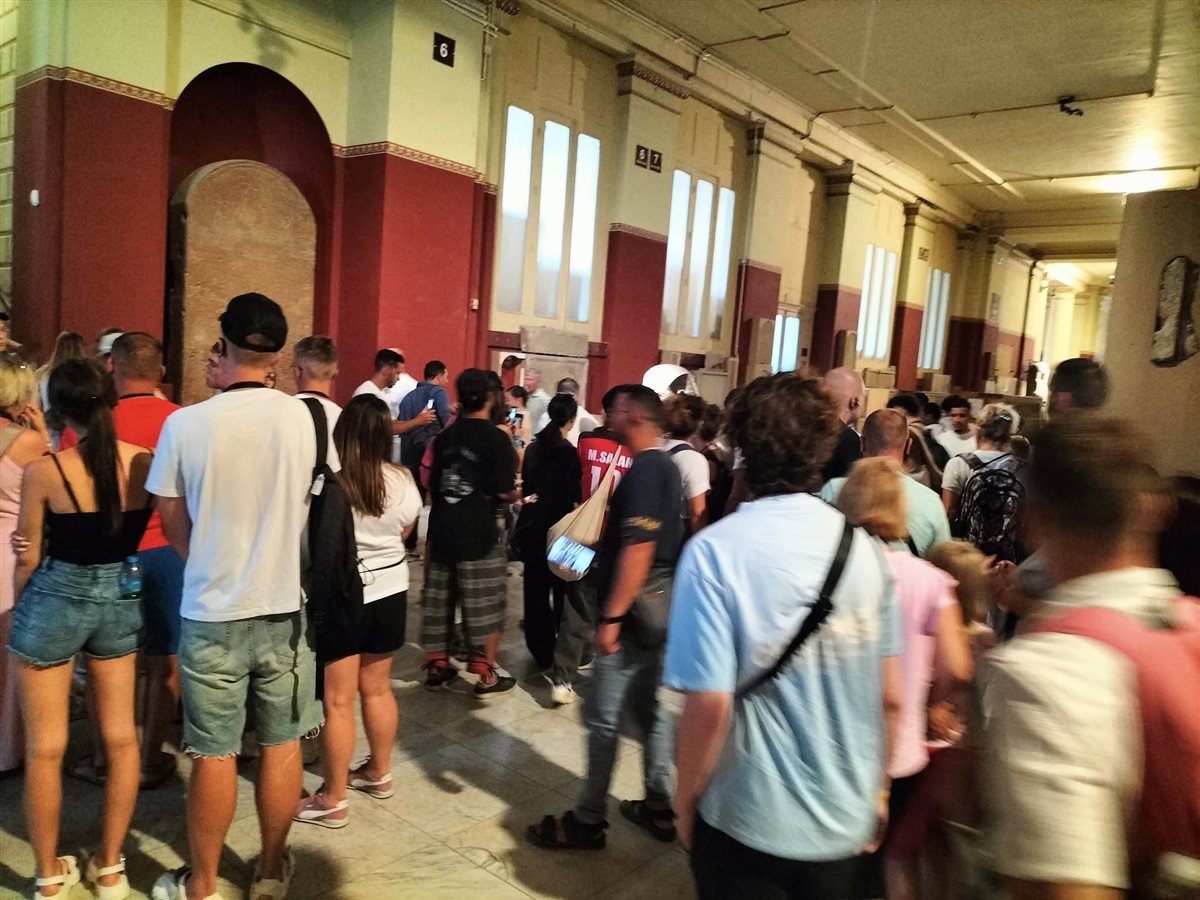 المتحف المصري بالتحرير يستقبل السائحين من مختلف الجنسيات