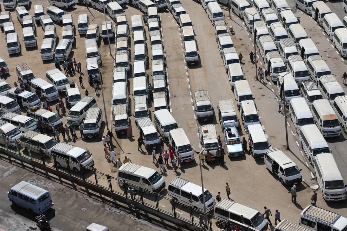 انتظام موقف أحمد حلمي بعد نقل 12 خط ميكروباص