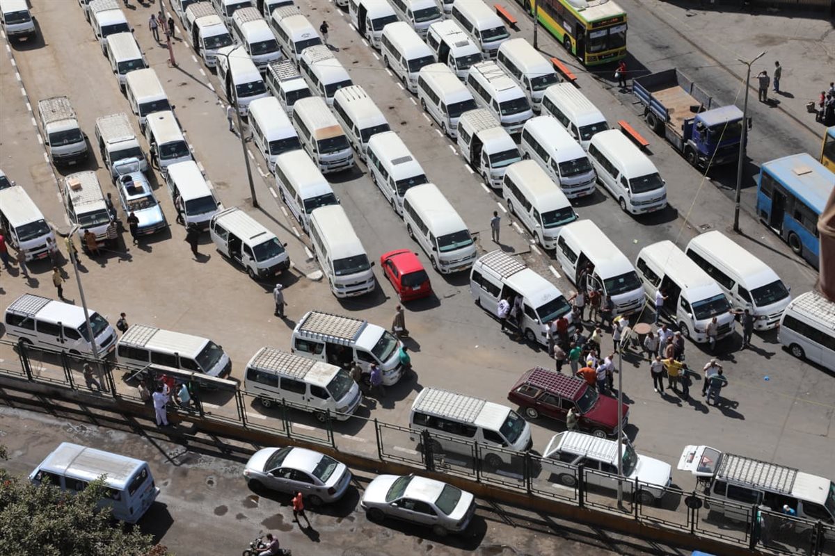 انتظام موقف أحمد حلمي بعد نقل 12 خط ميكروباص