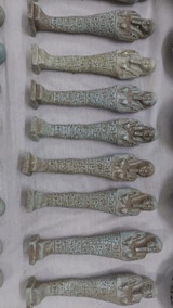 القبض علي تاجر أدوات منزلية بحوزته &nbsp;577 قطعة أثرية من العصور القديمة بالمنيا