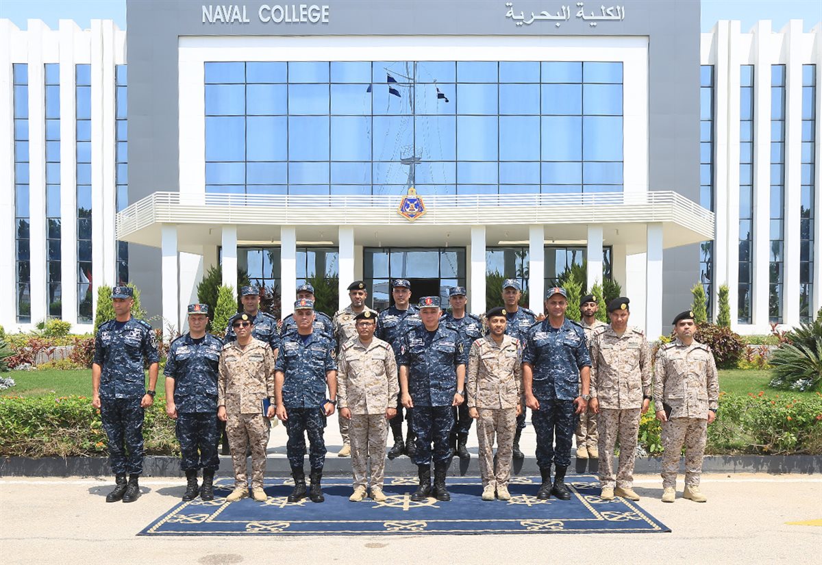 المتحدث العسكرى: قائد القوات البحرية يلتقى رئيس أركان القوات البحرية الملكية السعودية