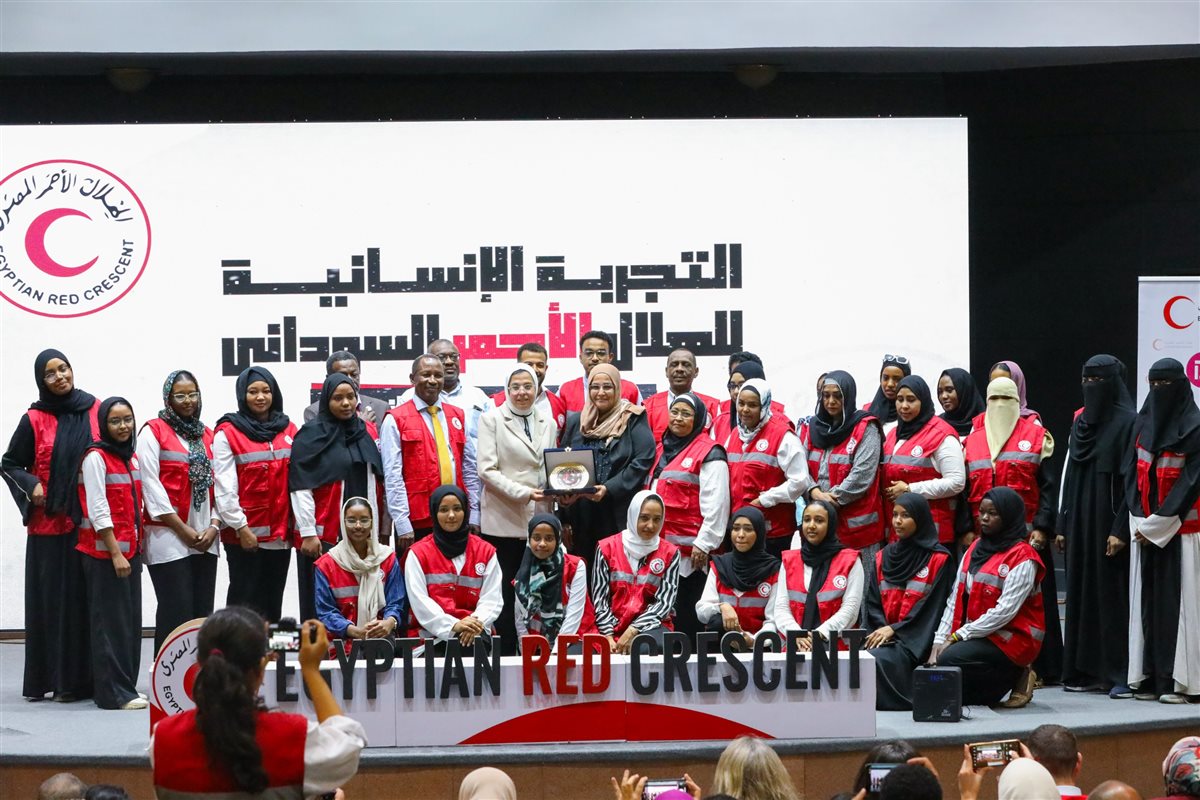 الهلال الأحمر المصري يستقبل نظيره السوداني ويستعرضان التجربة السودانية كنموذج للعطاء الإنساني