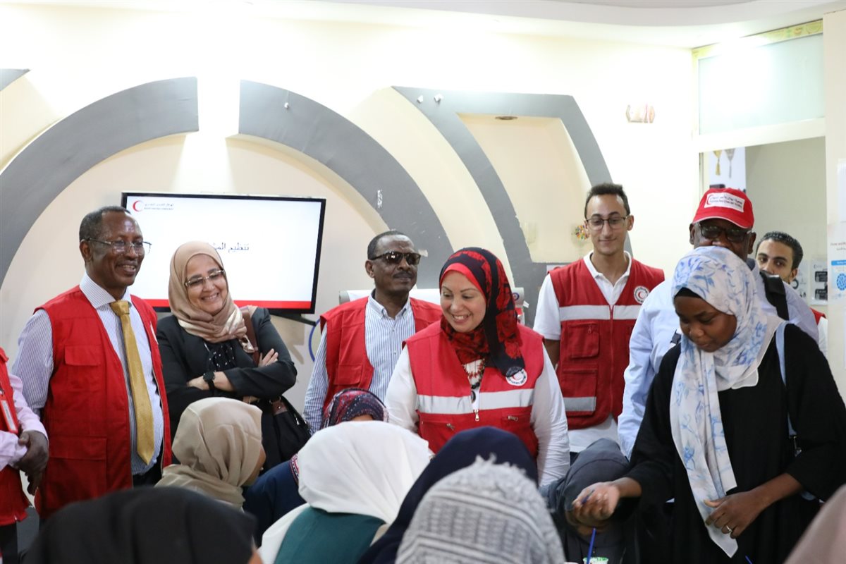 الهلال الأحمر المصري يستقبل نظيره السوداني ويستعرضان التجربة السودانية كنموذج للعطاء الإنساني