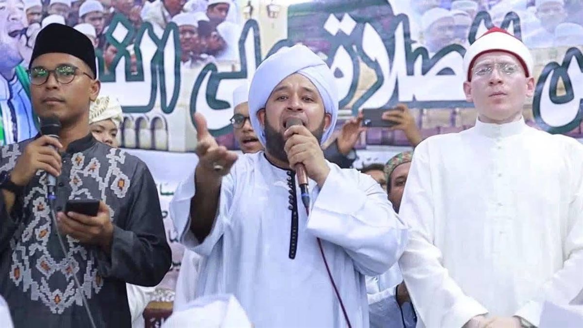 إحتفالات بالمولد النبوي بقرية العضايمة بإسنا