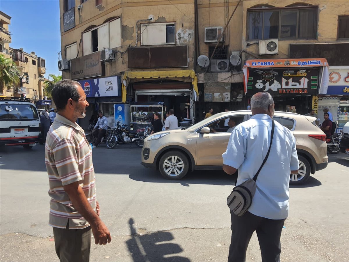 إدارة مواقف الأقصر تتابع خطوط سير السيرفيس