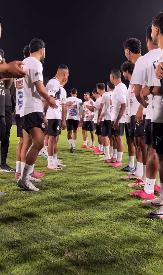 ممر شرفي من منتخب مصر لمحمد صلاح أفضل لاعب في إنجلترا