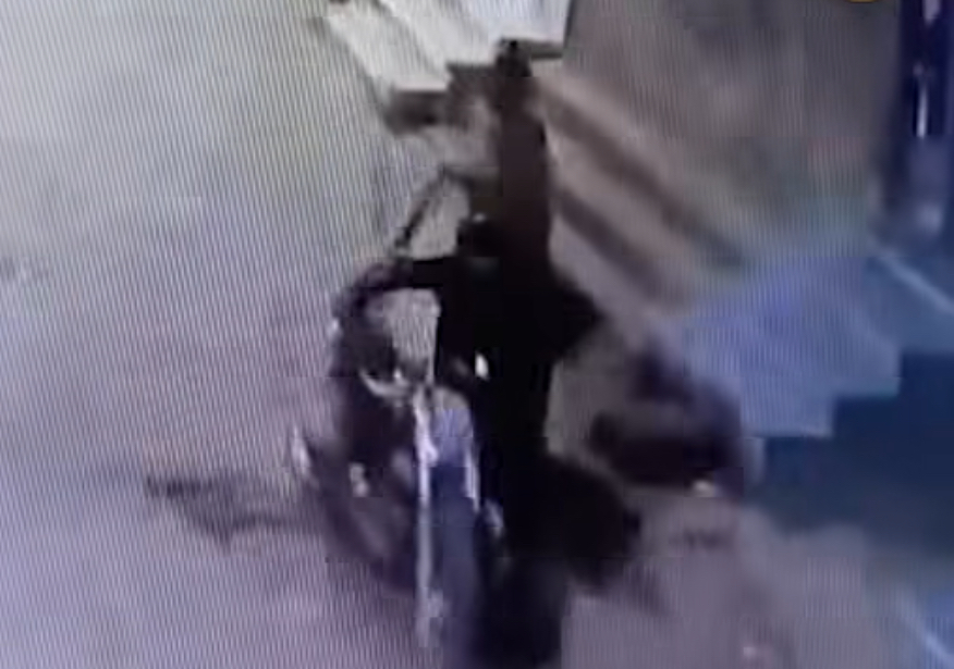 سرقة موتسكل بالسلاح