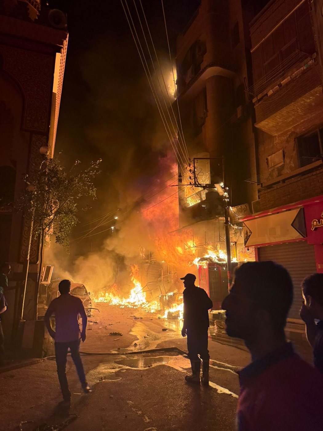 جانب من الحريق