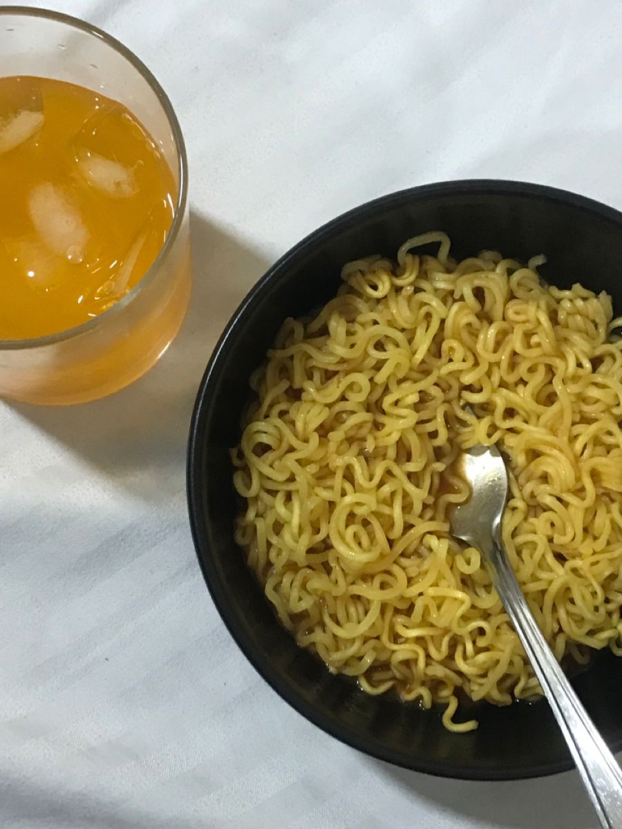 طريقة عمل الاندومي بمرقة الدجاج