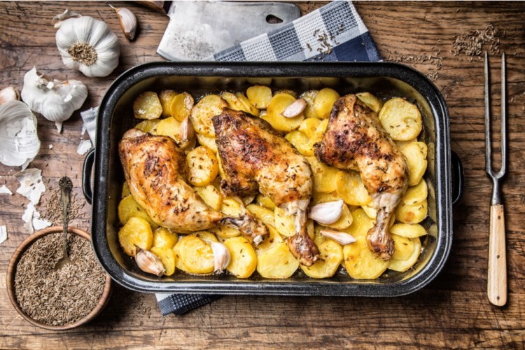 طريقة عمل صينية البطاطس بالفراخ فاطمة أبو حاتي