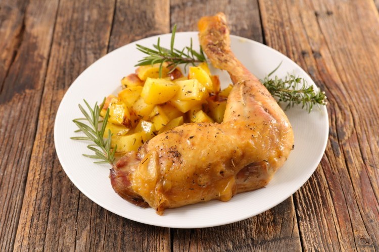 طريقة عمل صينية البطاطس بالفراخ فاطمة أبو حاتي