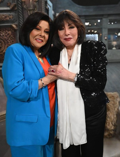 لبني عبد العزيز وإسعاد يونس