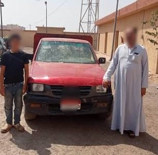 المتهمين والسيارة المضبوطة 