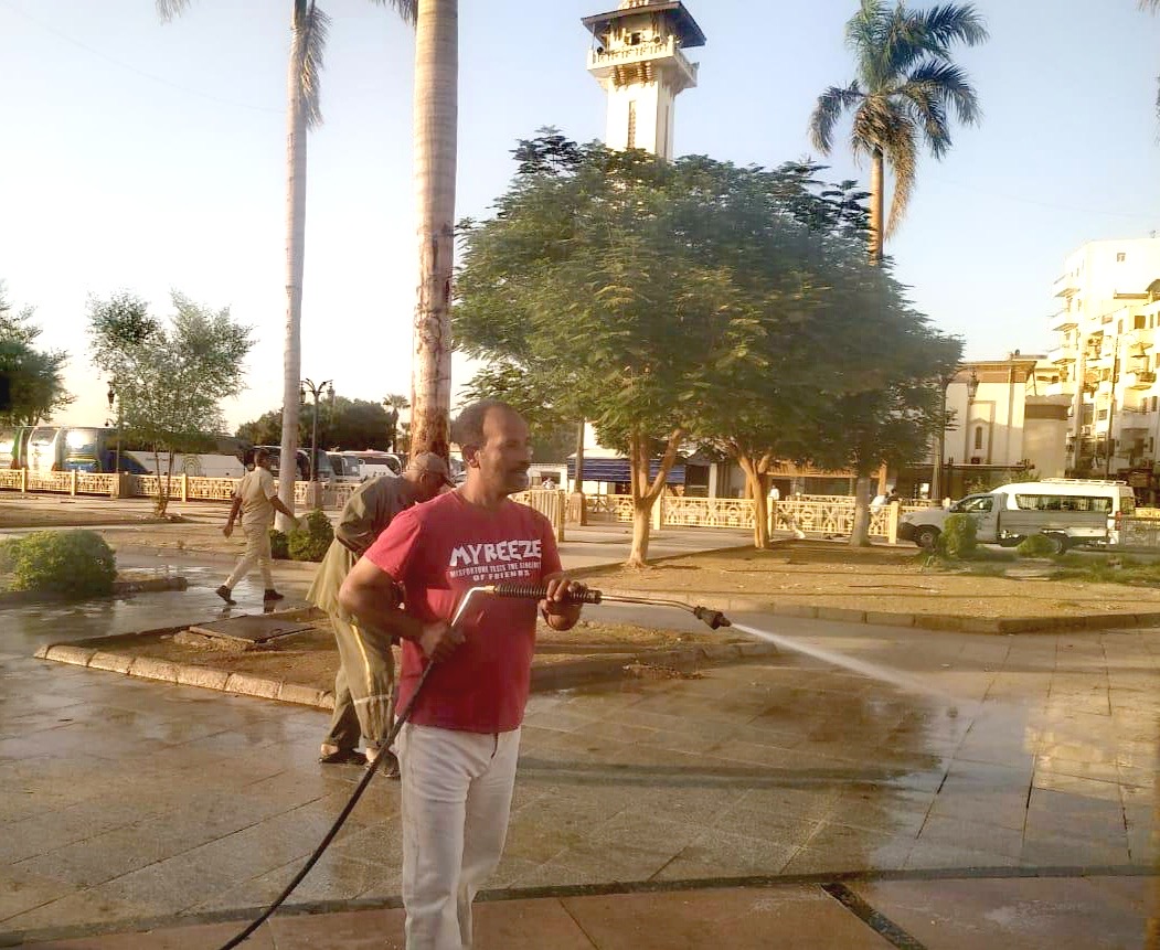 حملة نظافة مكثفة بساحة أبو الحجاج