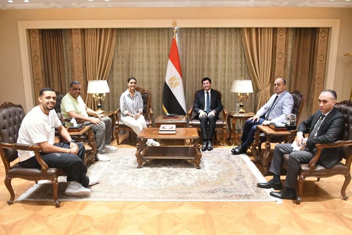 وزير الرياضة يلتقي رئيس اتحاد الإسكواش ومصطفى عسل