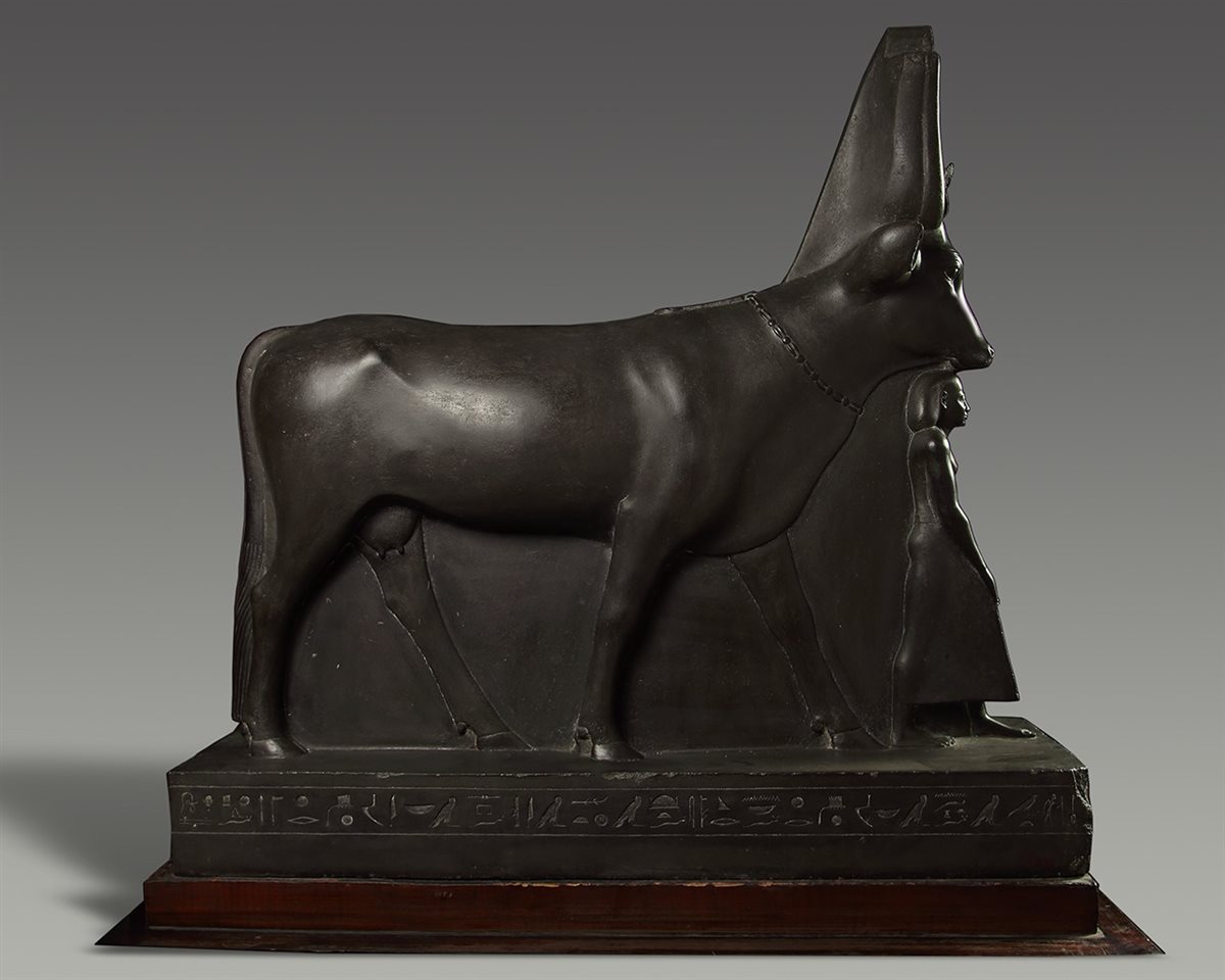 تمثالًا فريدًا للإلهة حتحور