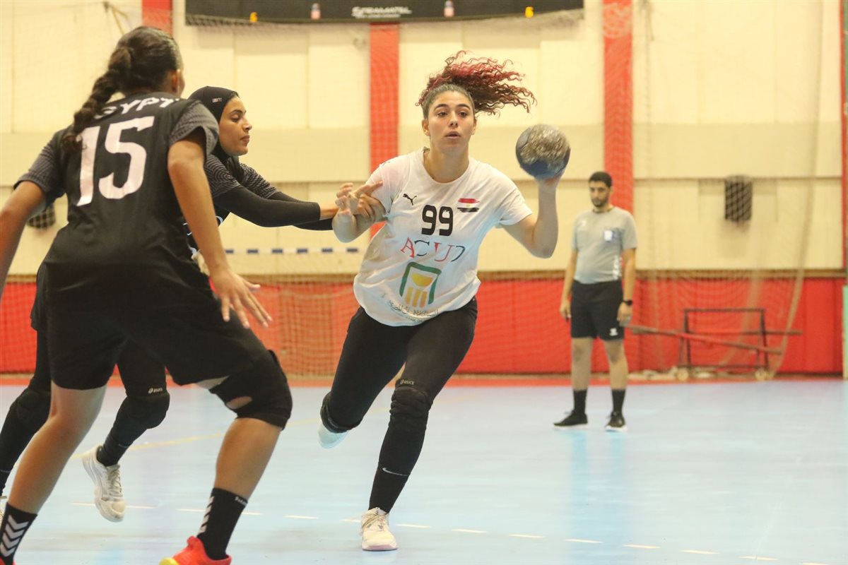 <strong>منتخب الشابات لكرة اليد</strong>