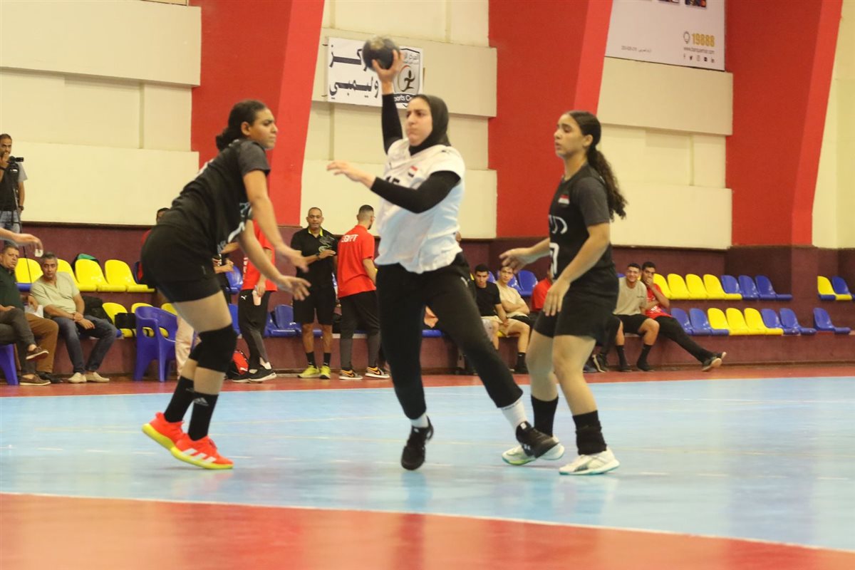 <strong>منتخب الشابات لكرة اليد</strong>