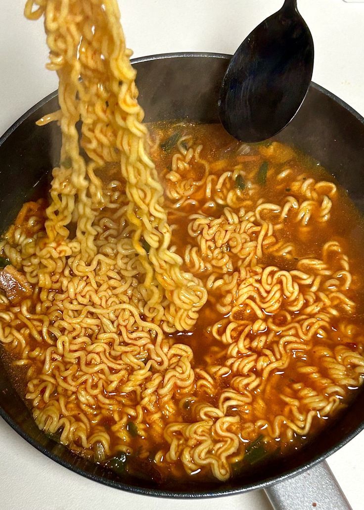 طريقة عمل الاندومي بالخضار